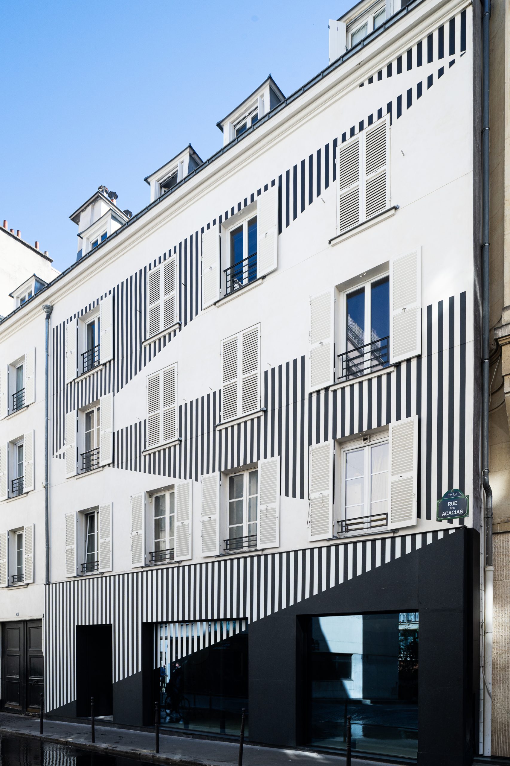  - Reiffers <br /> Art Center<br /><span>Paris</span>